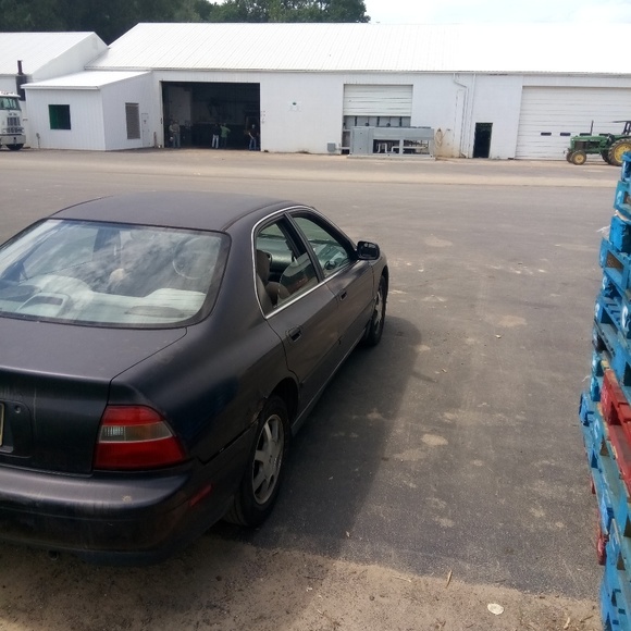 I am selling a 94 hoda accord - Picture 3 of 4
